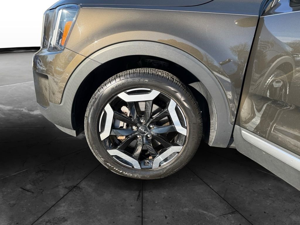 Used 2023 Kia Telluride EX w/ EX Captain's Chair Package image 11