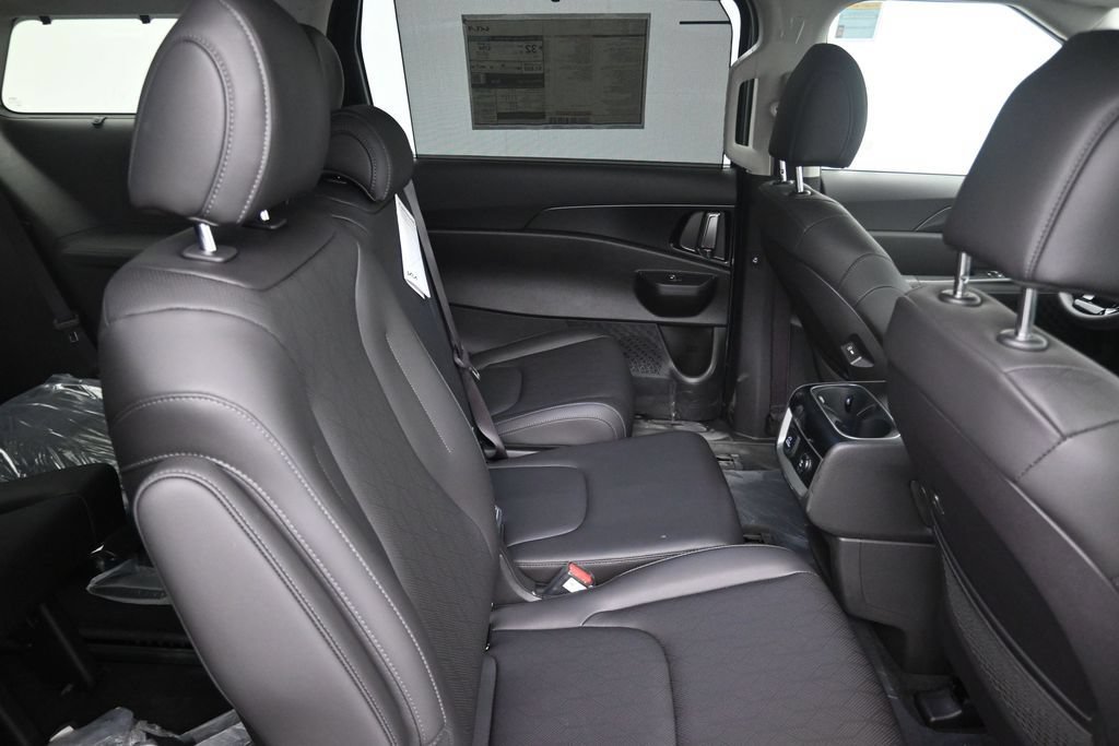 New 2026 Kia Carnival SX w/ SX Dark Edition Package FWD image 19
