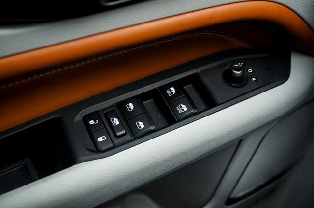 Used 2023 Jeep Compass Limited image 25