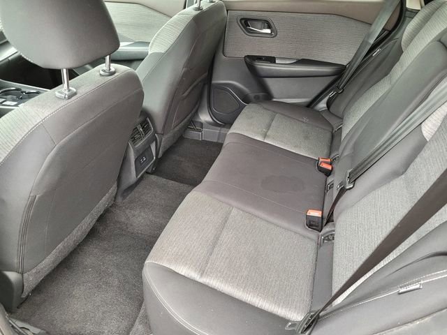 Used 2023 Nissan Rogue SV image 17