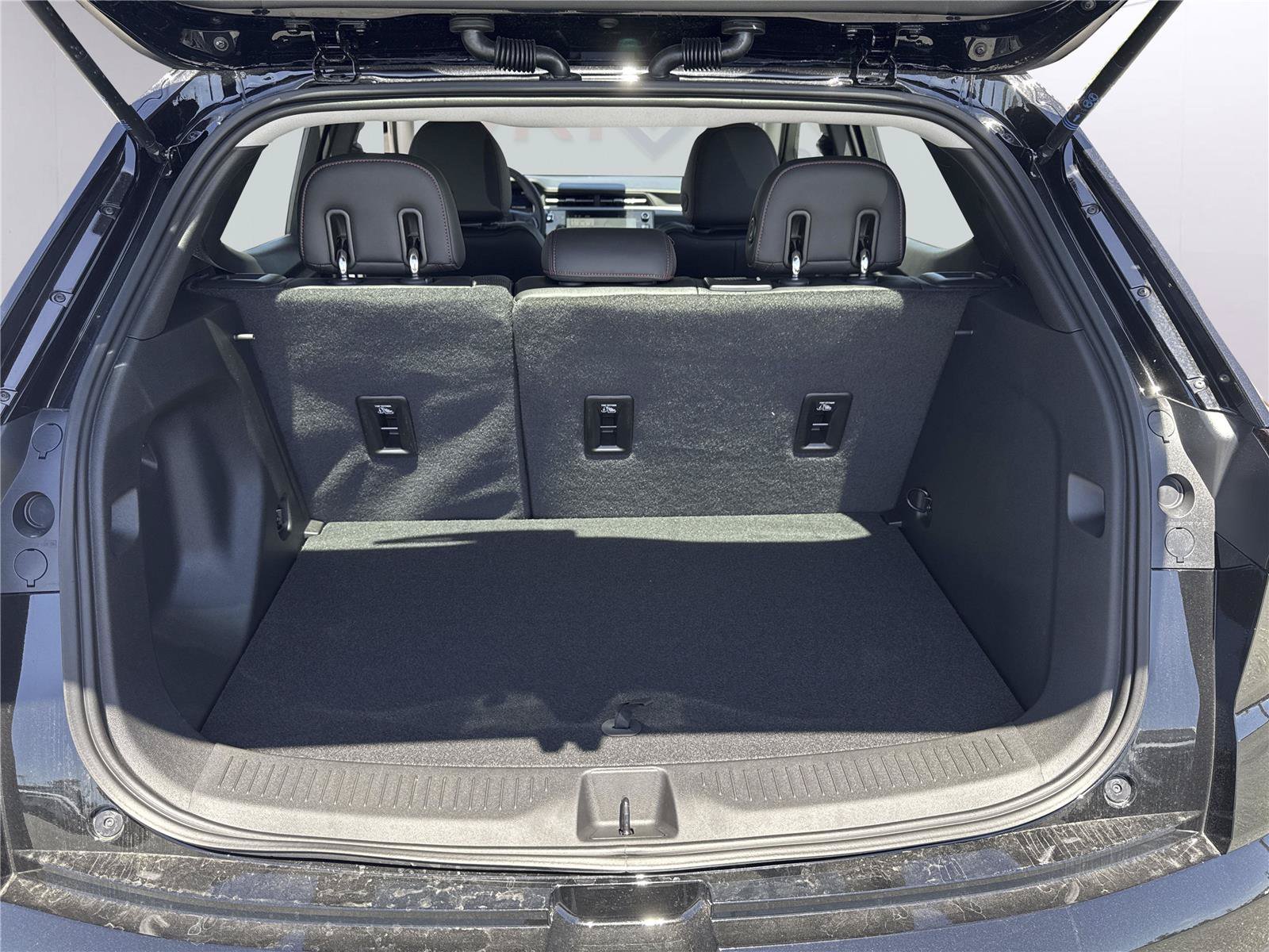 New 2027 Chevrolet Bolt RS w/ Technology Package FWD image 34