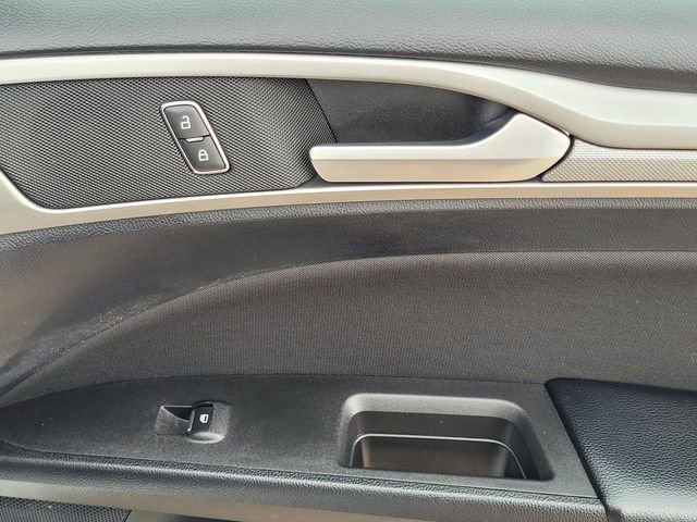 Used 2020 Ford Fusion SE FWD image 12