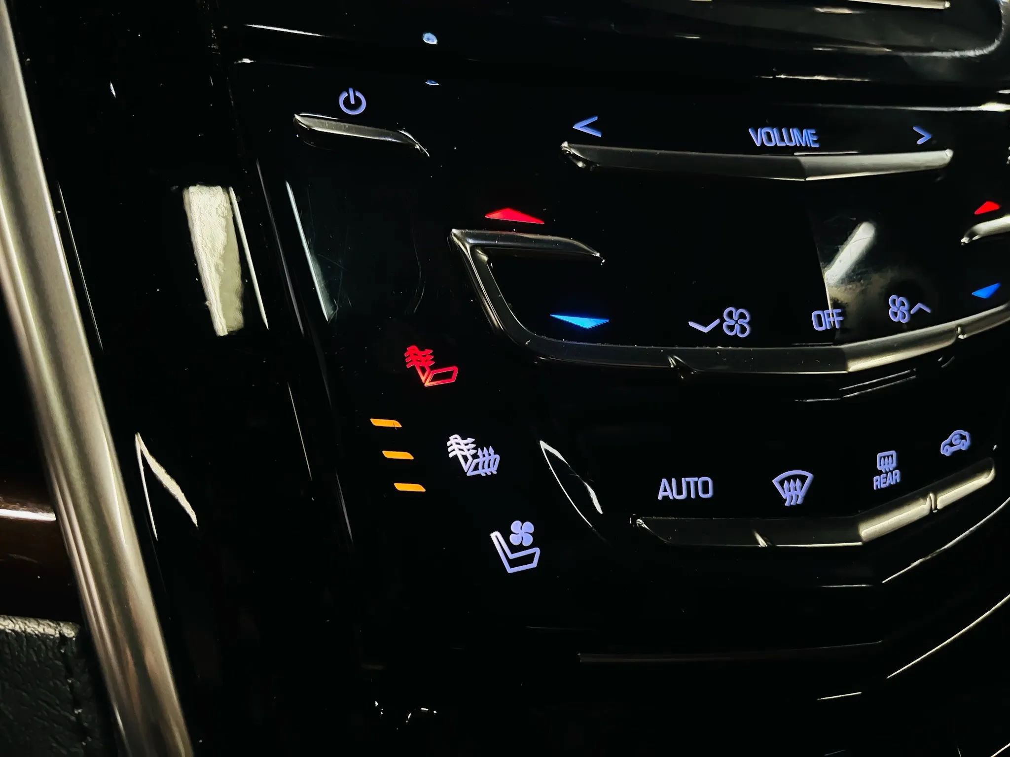 Used 2018 Cadillac Escalade Premium Luxury image 33