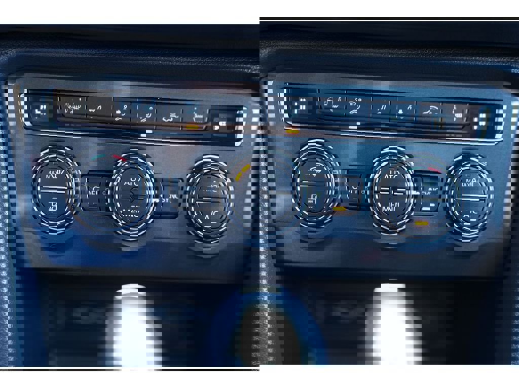 Used 2019 Volkswagen Tiguan SEL Premium w/ 3rd Row Seat Package image 21