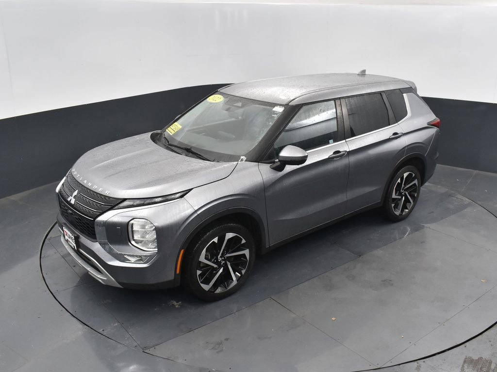 Used 2022 Mitsubishi Outlander SE image 46