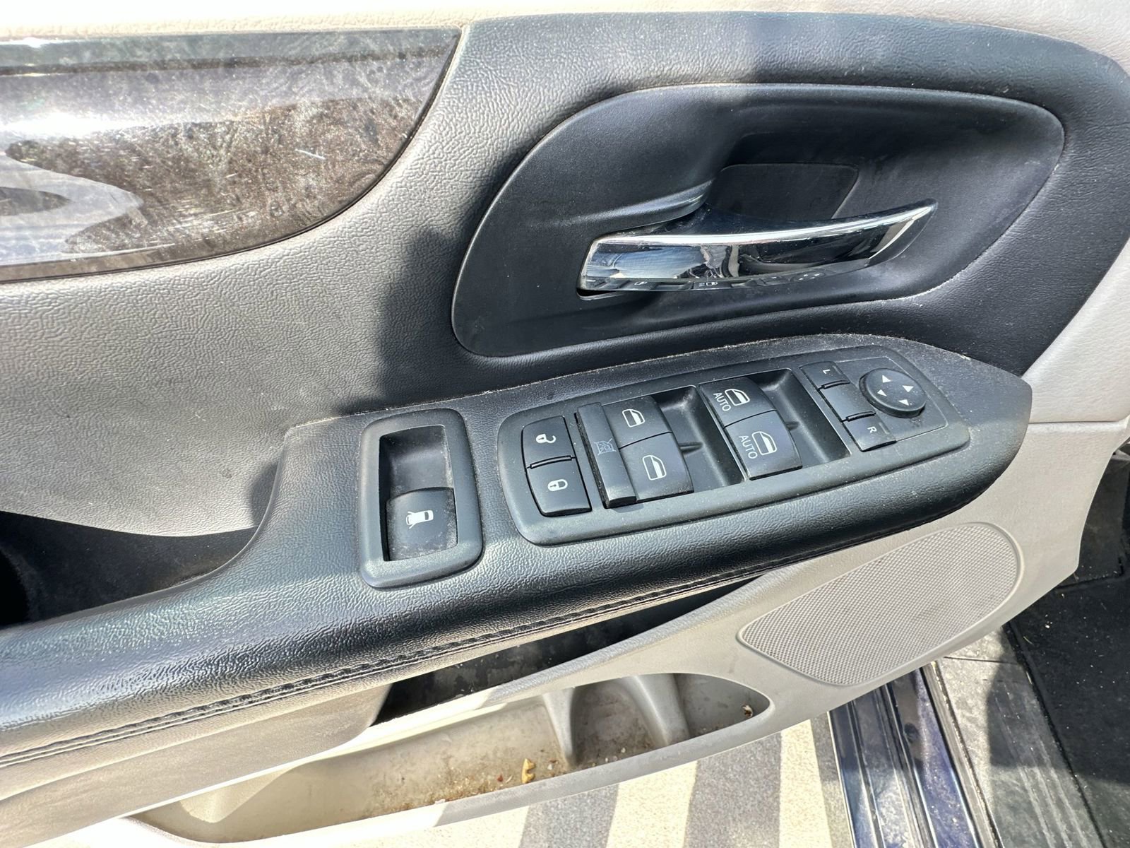 Used 2012 Dodge Grand Caravan SE FWD image 19