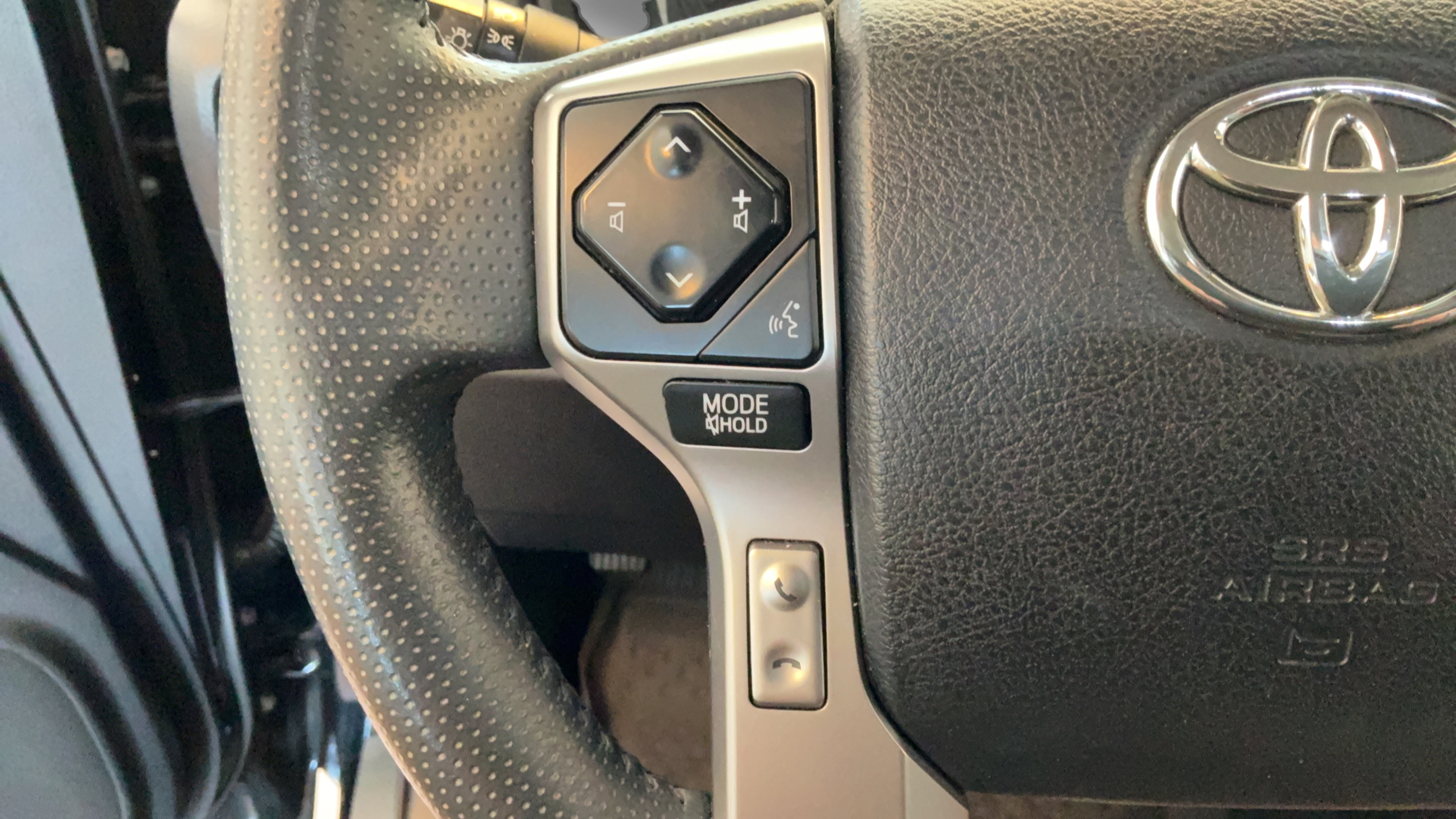Used 2020 Toyota 4Runner SR5 AWD/4WD image 18