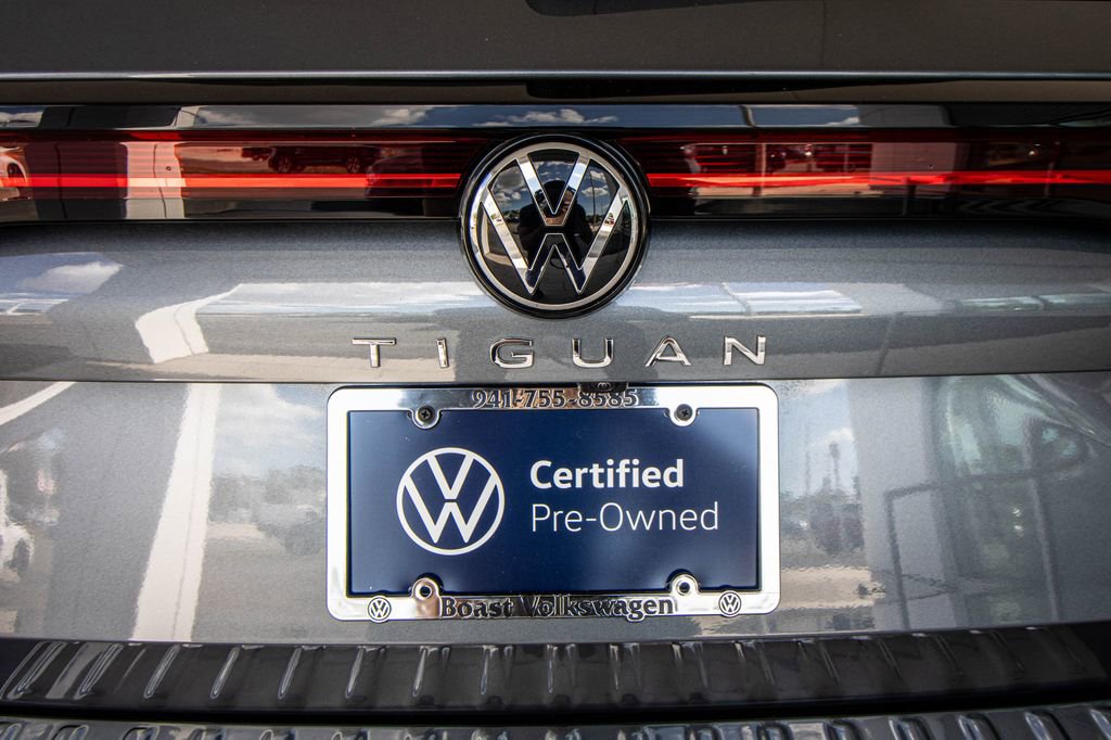 Certified 2025 Volkswagen Tiguan SE image 18