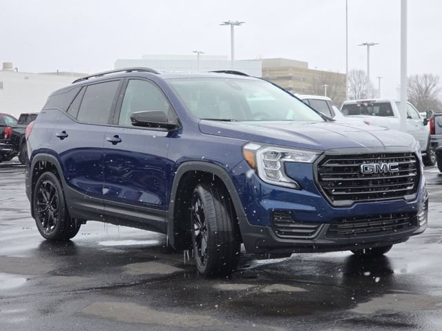 Used 2022 GMC Terrain SLE w/ Driver Convenience Package image 17