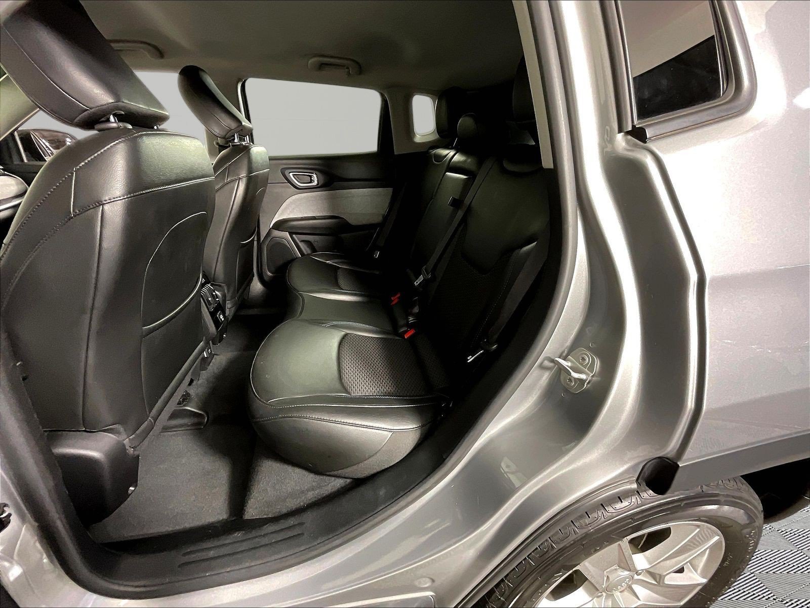 Used 2022 Jeep Compass Latitude FWD image 23