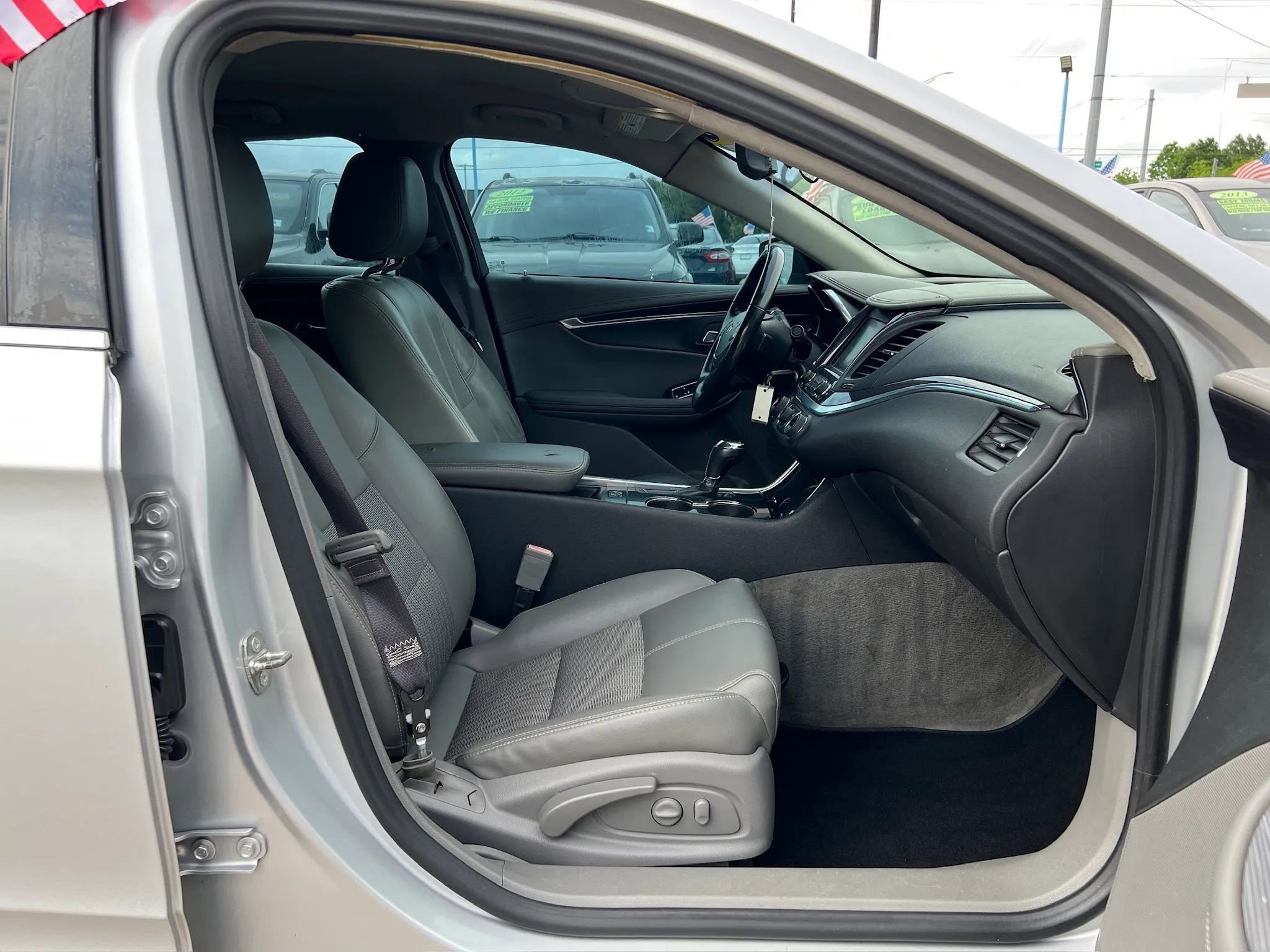 Used 2017 Chevrolet Impala LT FWD image 12