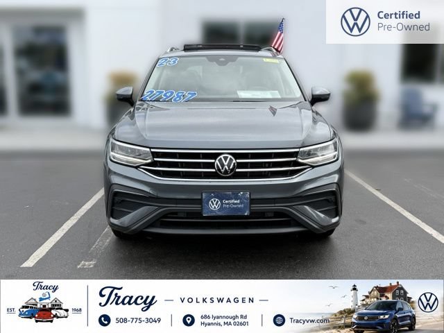 Certified 2023 Volkswagen Tiguan SE w/ Panoramic Sunroof Package AWD/4WD image 3
