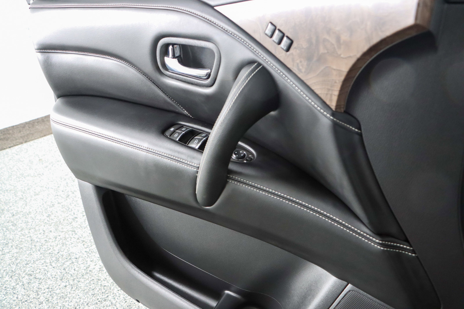 Used 2023 INFINITI QX80 Premium Select w/ Cargo Package image 24