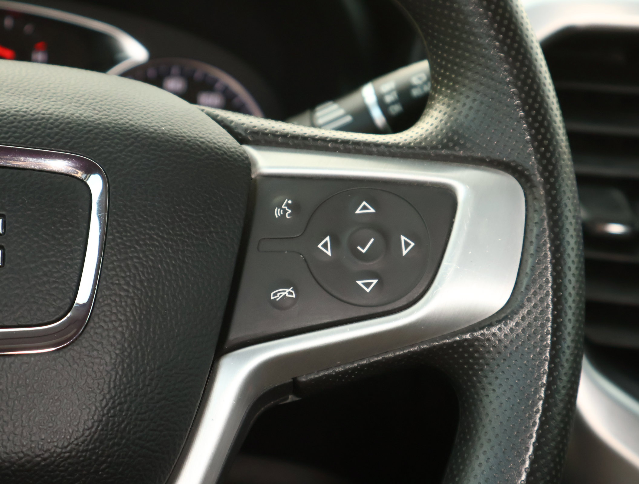 Used 2023 GMC Acadia SLE image 13