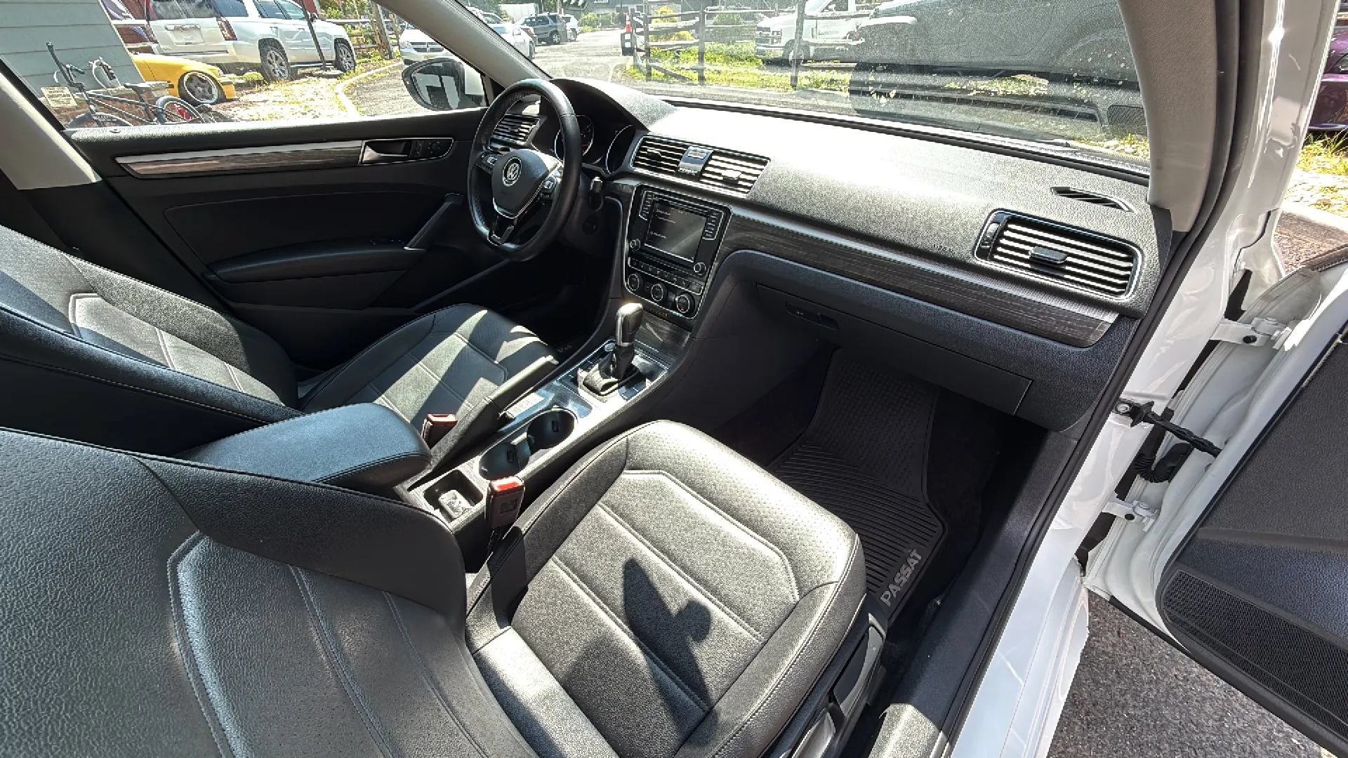 Used 2018 Volkswagen Passat 2.0T SE FWD image 27