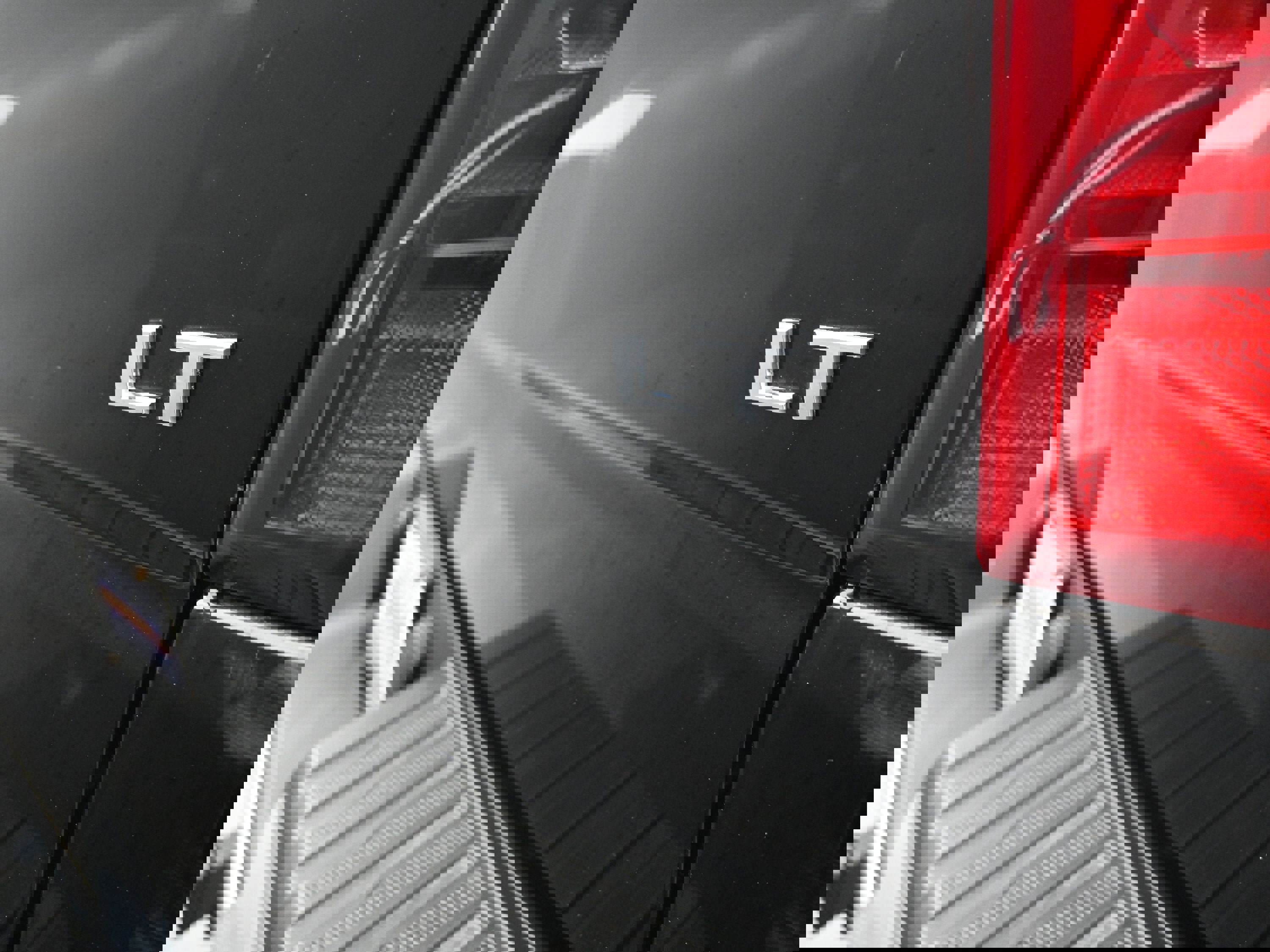 Used 2022 Chevrolet Silverado 1500 LT image 36