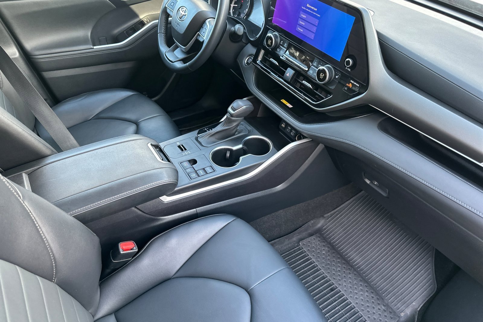 Used 2023 Toyota Highlander XLE image 16