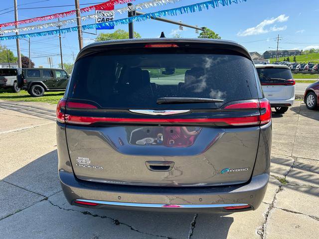 Certified 2023 Chrysler Pacifica Touring-L image 4