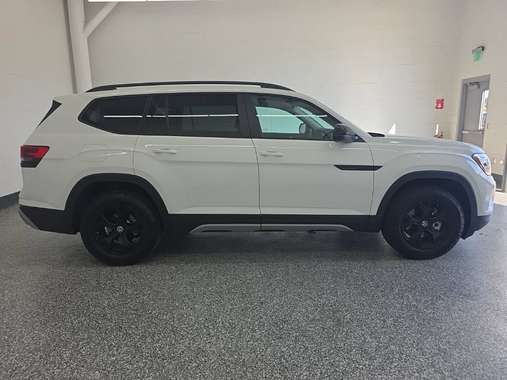 Certified 2024 Volkswagen Atlas Peak Edition SE AWD/4WD image 6