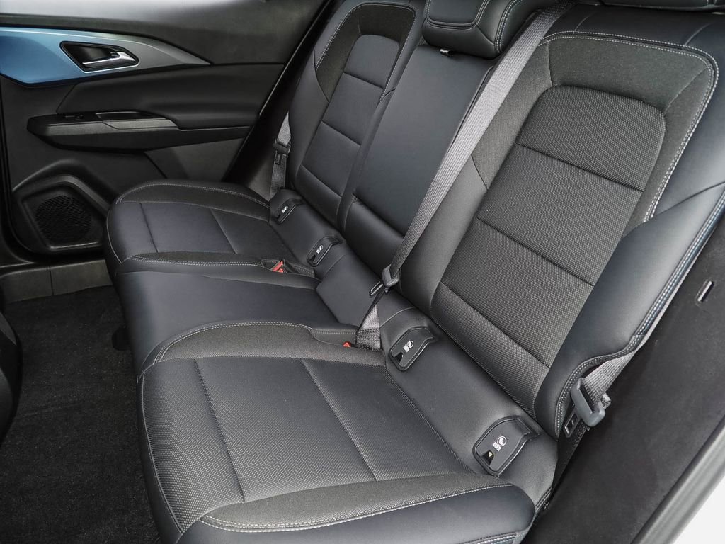 Used 2025 Chevrolet Equinox EV LT w/ Convenience Package FWD image 20