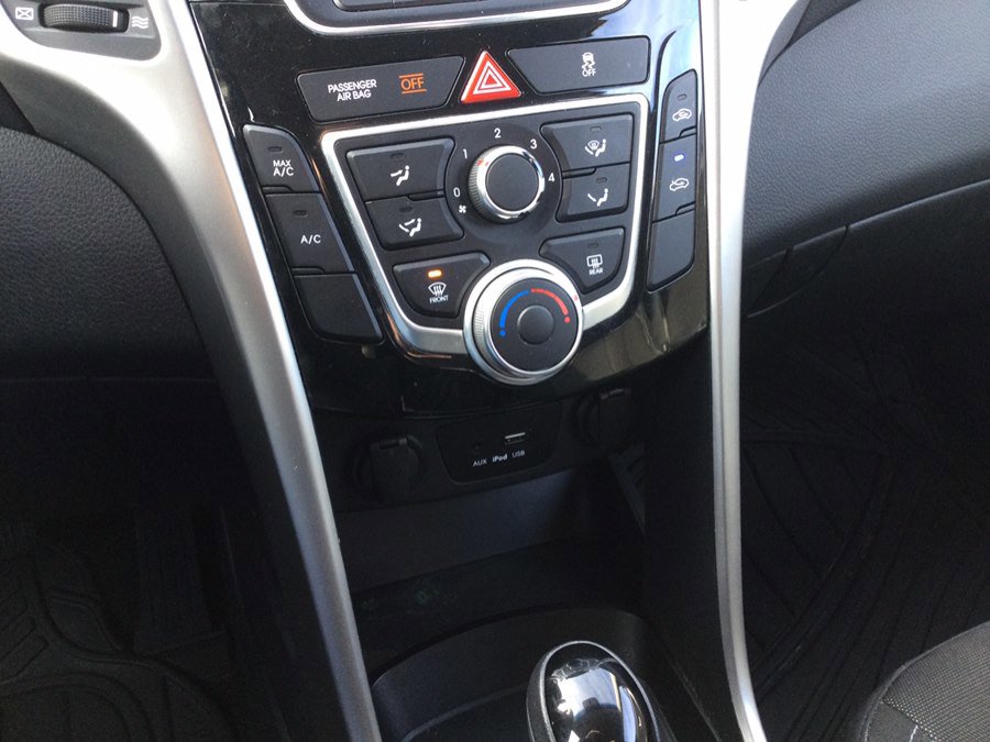 Used 2017 Hyundai Elantra GT image 21