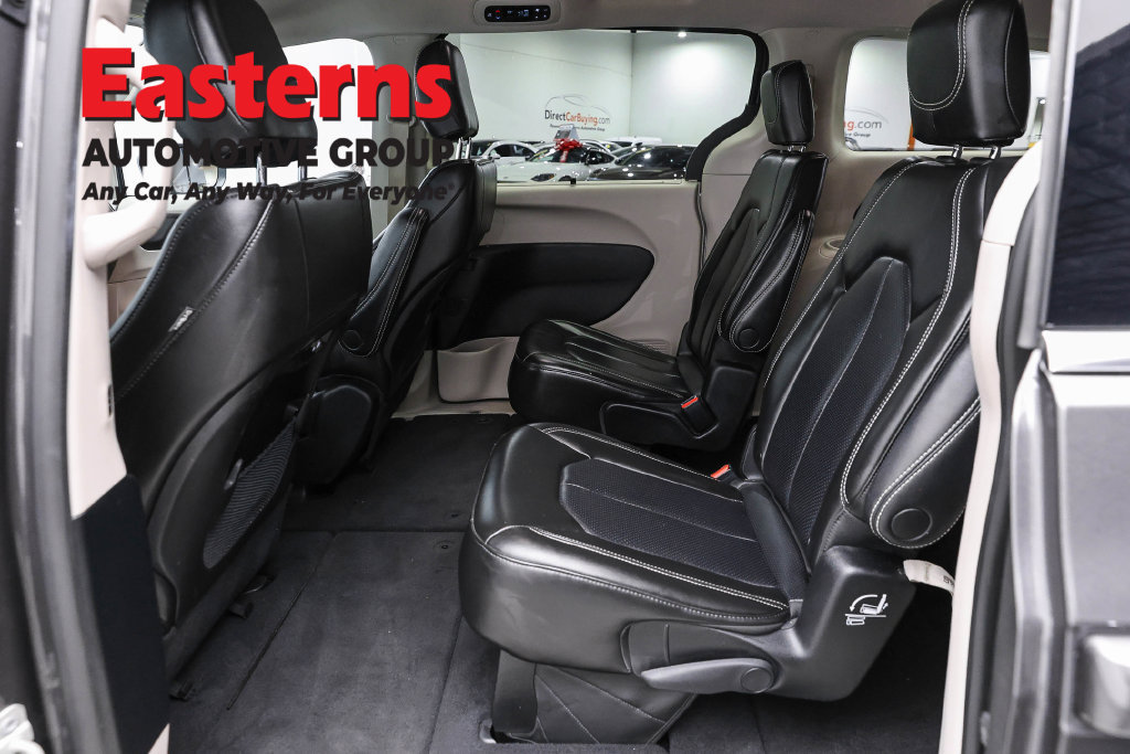 Used 2023 Chrysler Pacifica Touring-L FWD image 24
