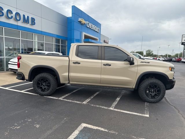 Used 2023 Chevrolet Silverado 1500 ZR2 w/ Technology Package AWD/4WD image 2