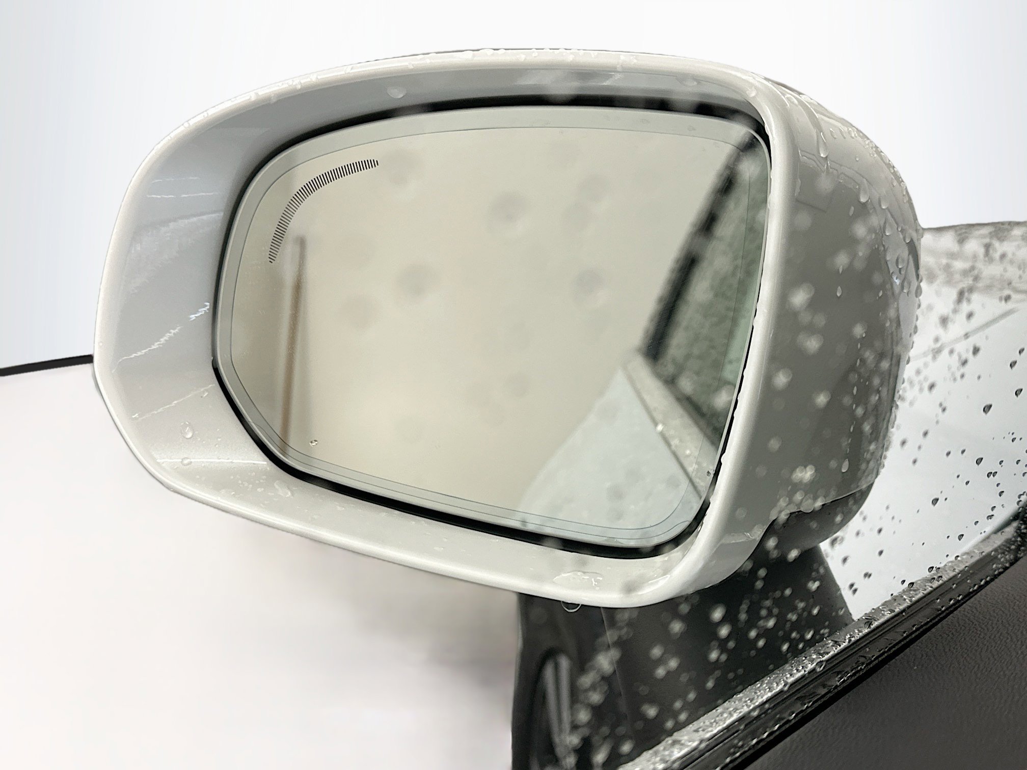 Used 2023 Volvo XC60 B5 Core image 16