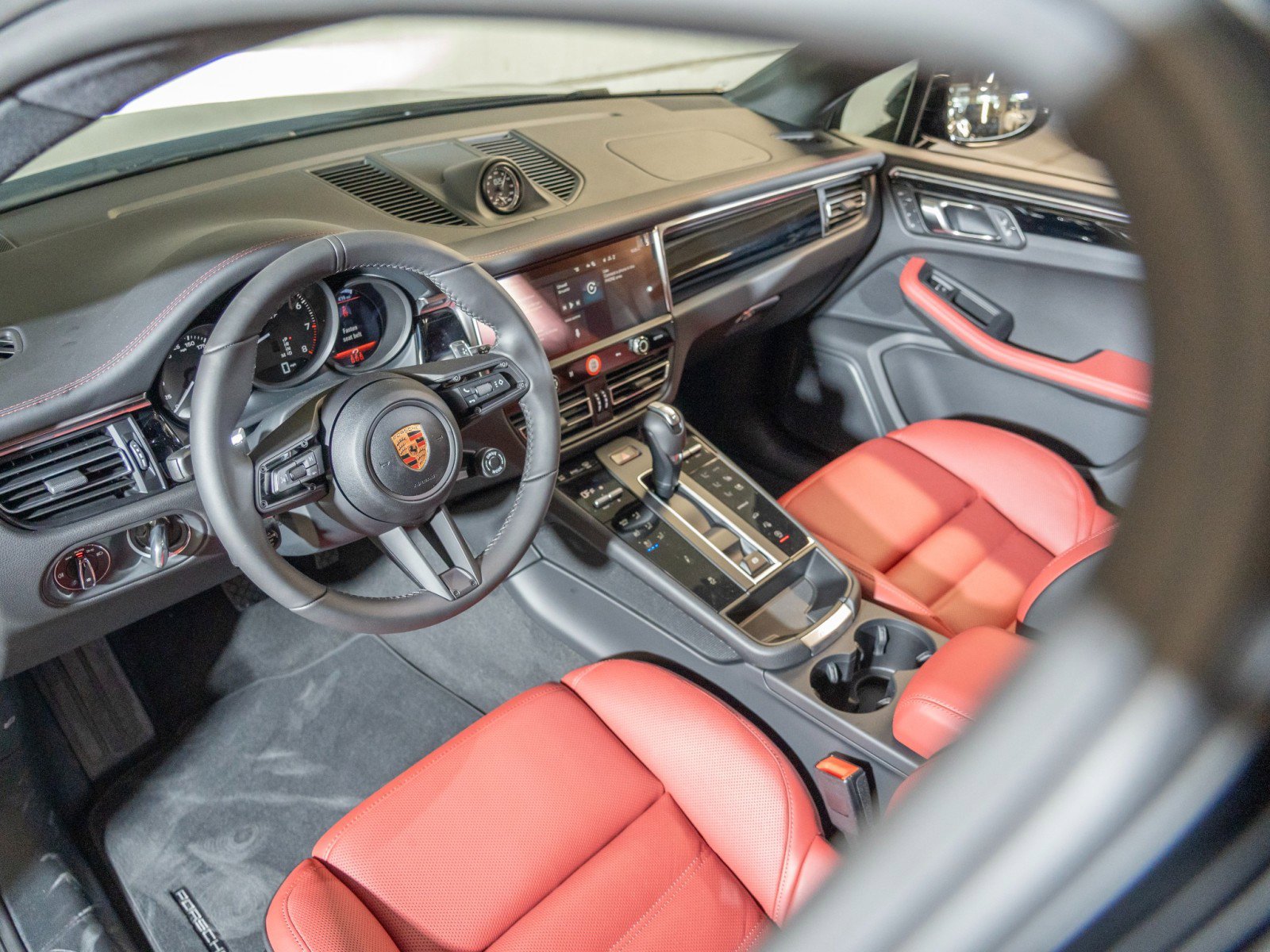New 2026 Porsche Macan Turbo AWD/4WD image 4