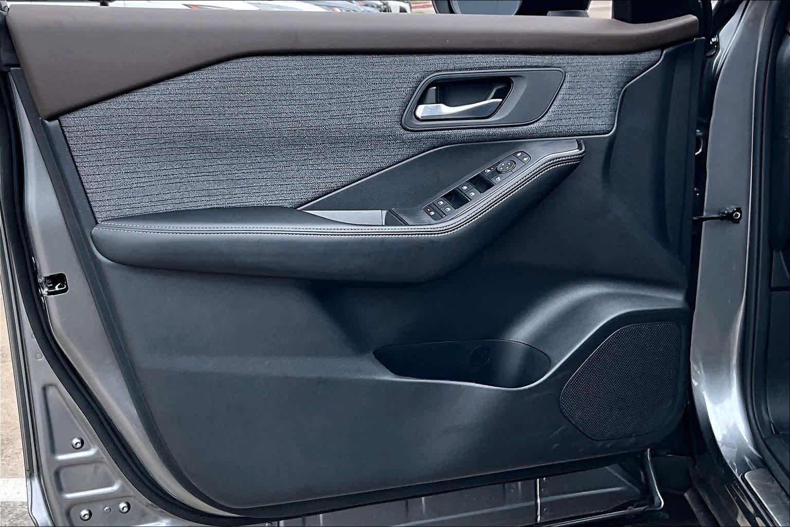 Certified 2023 Nissan Rogue SV FWD image 20