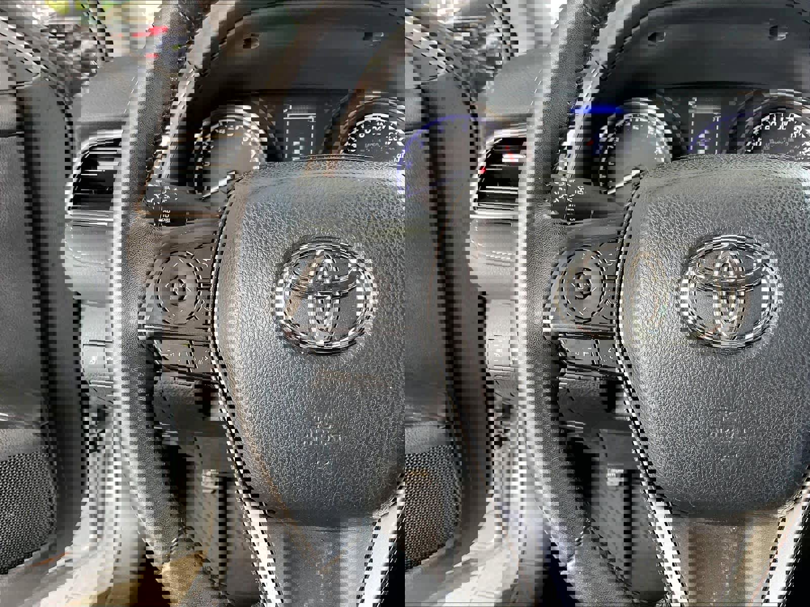 Used 2021 Toyota Camry SE FWD image 18