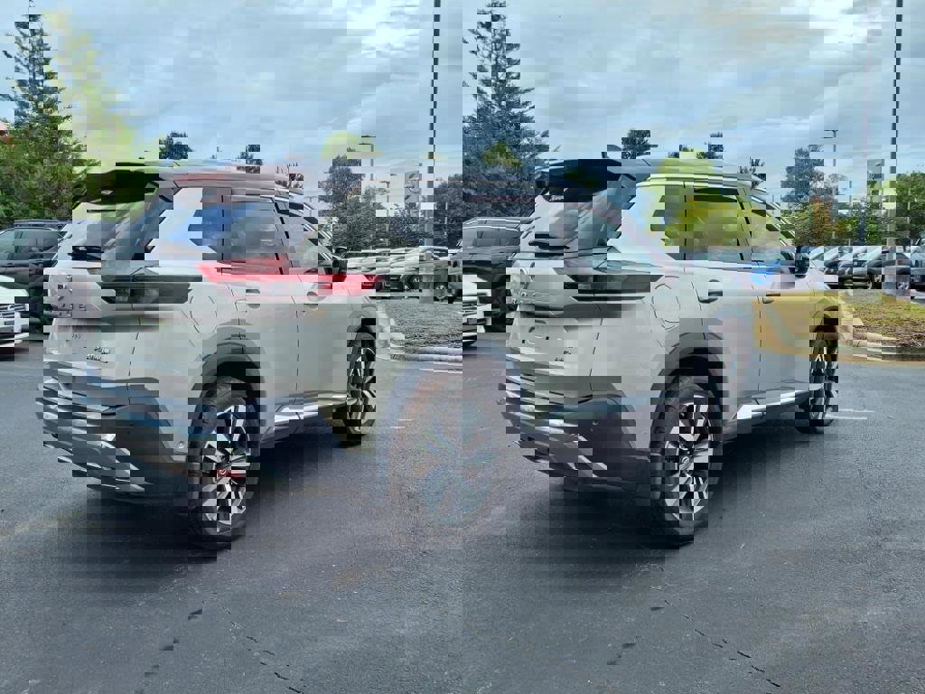 Used 2021 Nissan Rogue Platinum image 24