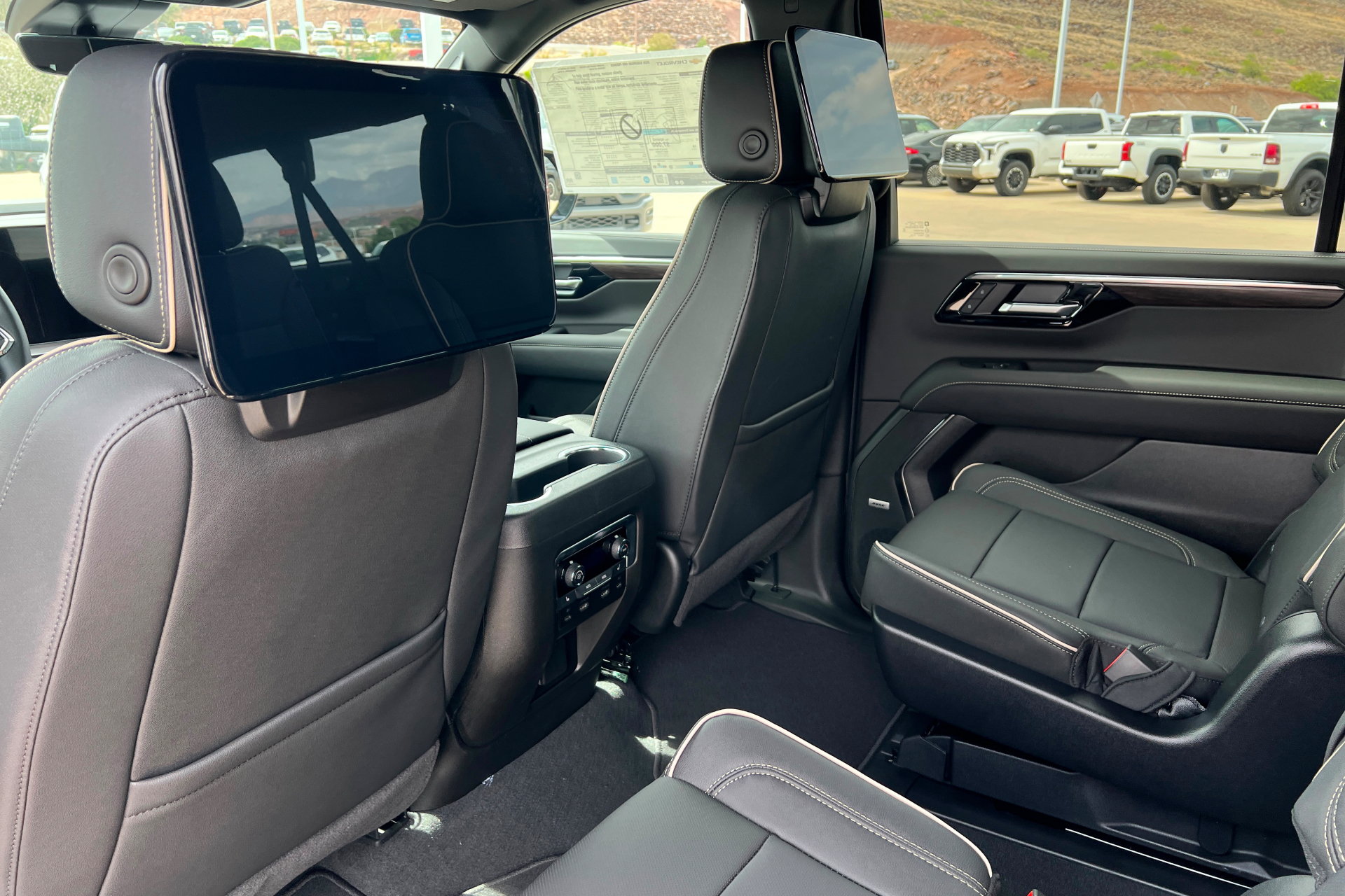 New 2026 Chevrolet Suburban Premier AWD/4WD image 20