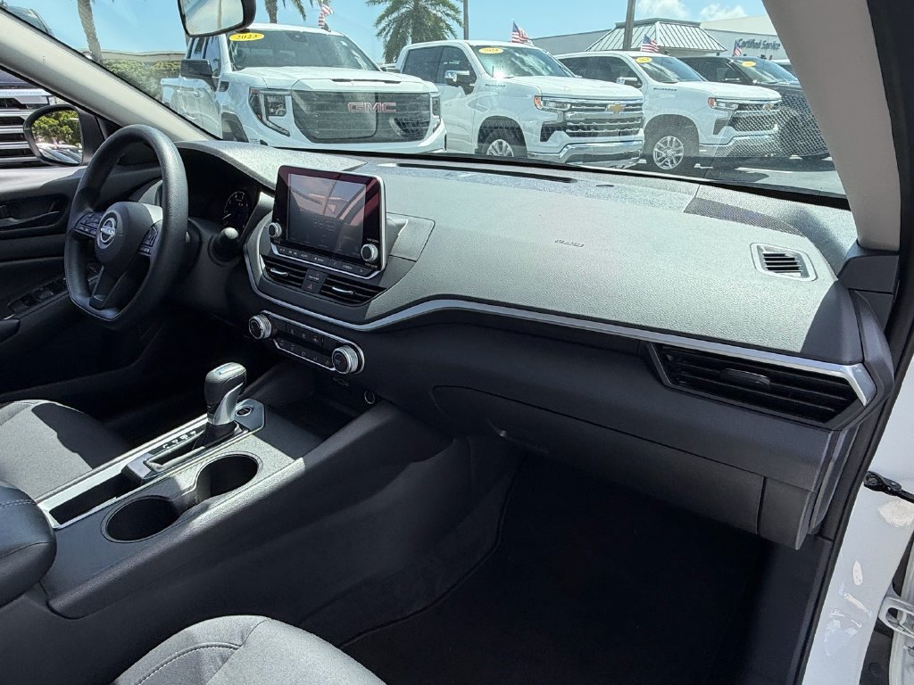 Used 2025 Nissan Altima 2.5 S FWD image 17