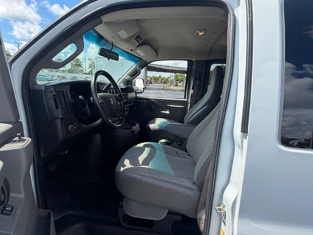Used 2023 GMC Savana 3500 LS w/ Chrome Appearance Package RWD image 9