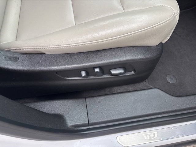 Used 2019 Cadillac XT4 Luxury w/ Cold Weather Package FWD image 39