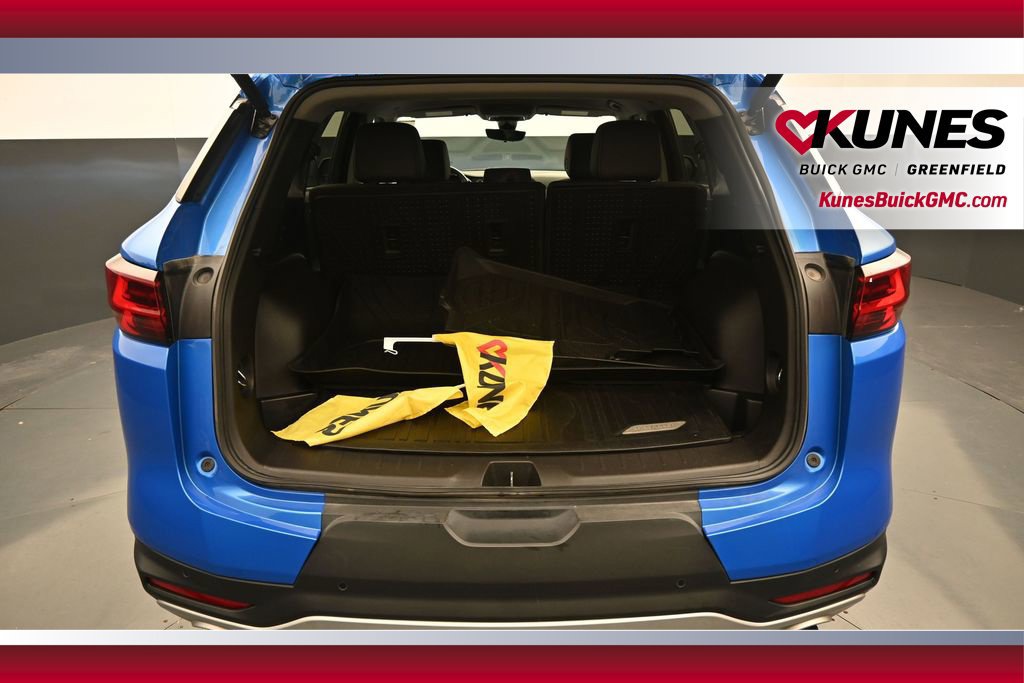 Used 2024 Chevrolet Blazer LT w/ Sound & Technology Package FWD image 12