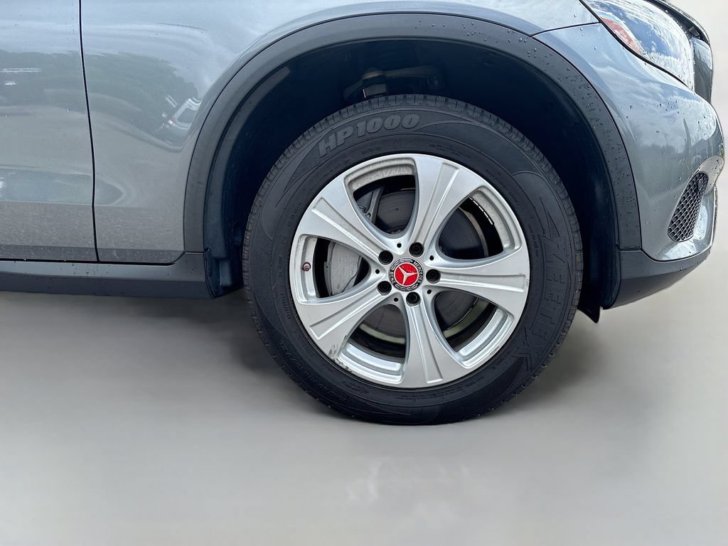 Used 2018 Mercedes-Benz GLC 300 4MATIC w/ Premium Package image 11