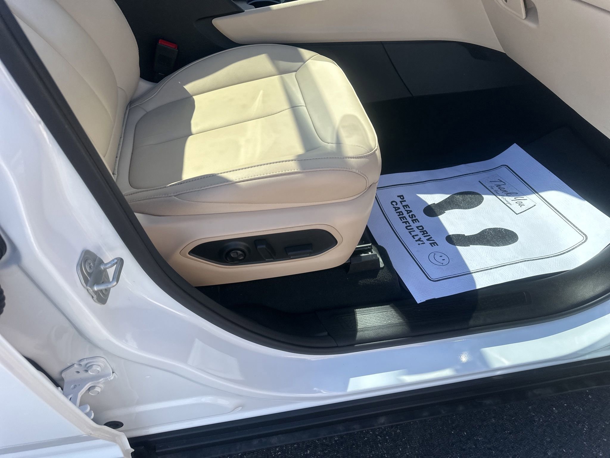 Used 2023 Jeep Grand Cherokee Limited image 10