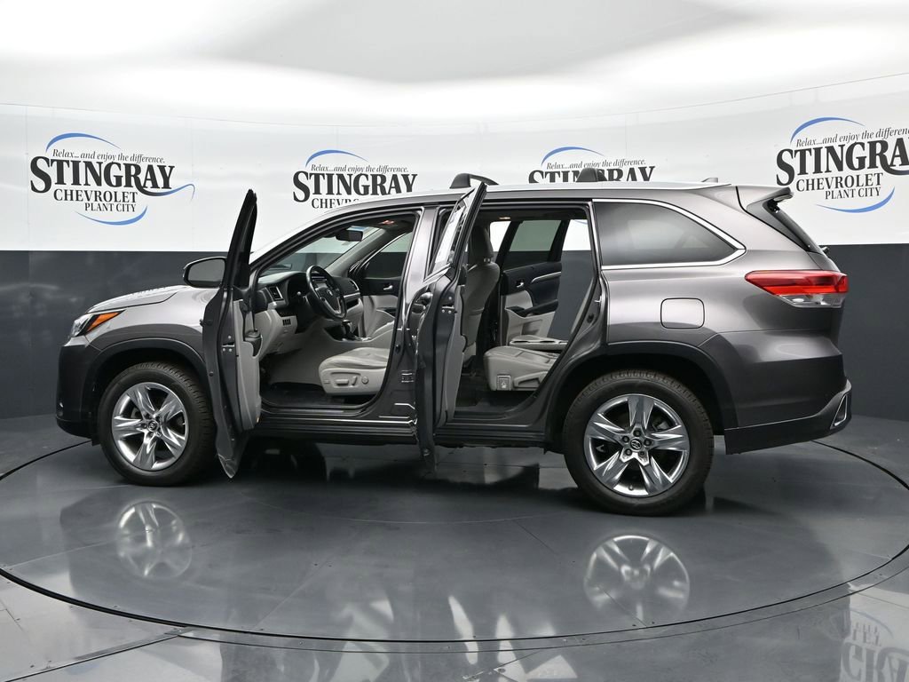 Used 2017 Toyota Highlander Limited image 28