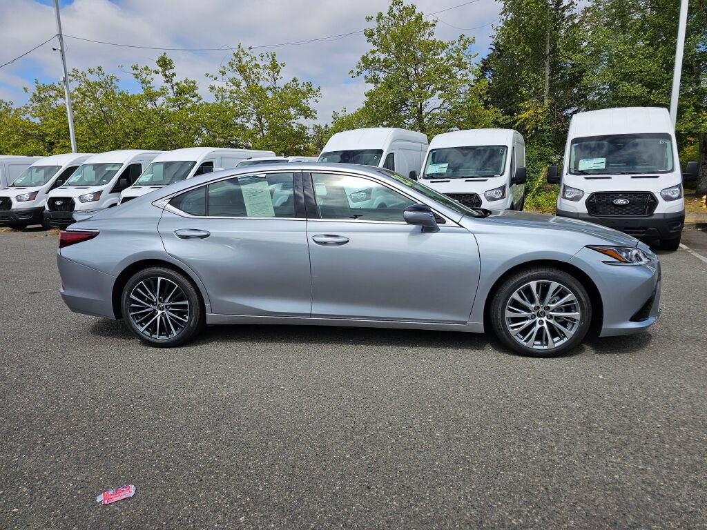 Used 2025 Lexus ES 300h w/ Premium Package FWD image 4