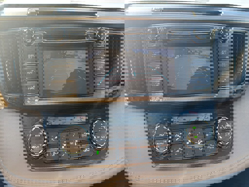 Used 2015 Toyota RAV4 XLE image 19