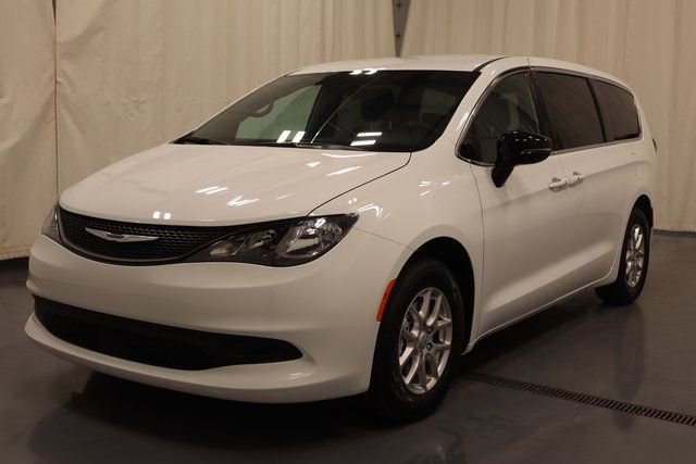 New 2026 Chrysler Voyager LX image 5