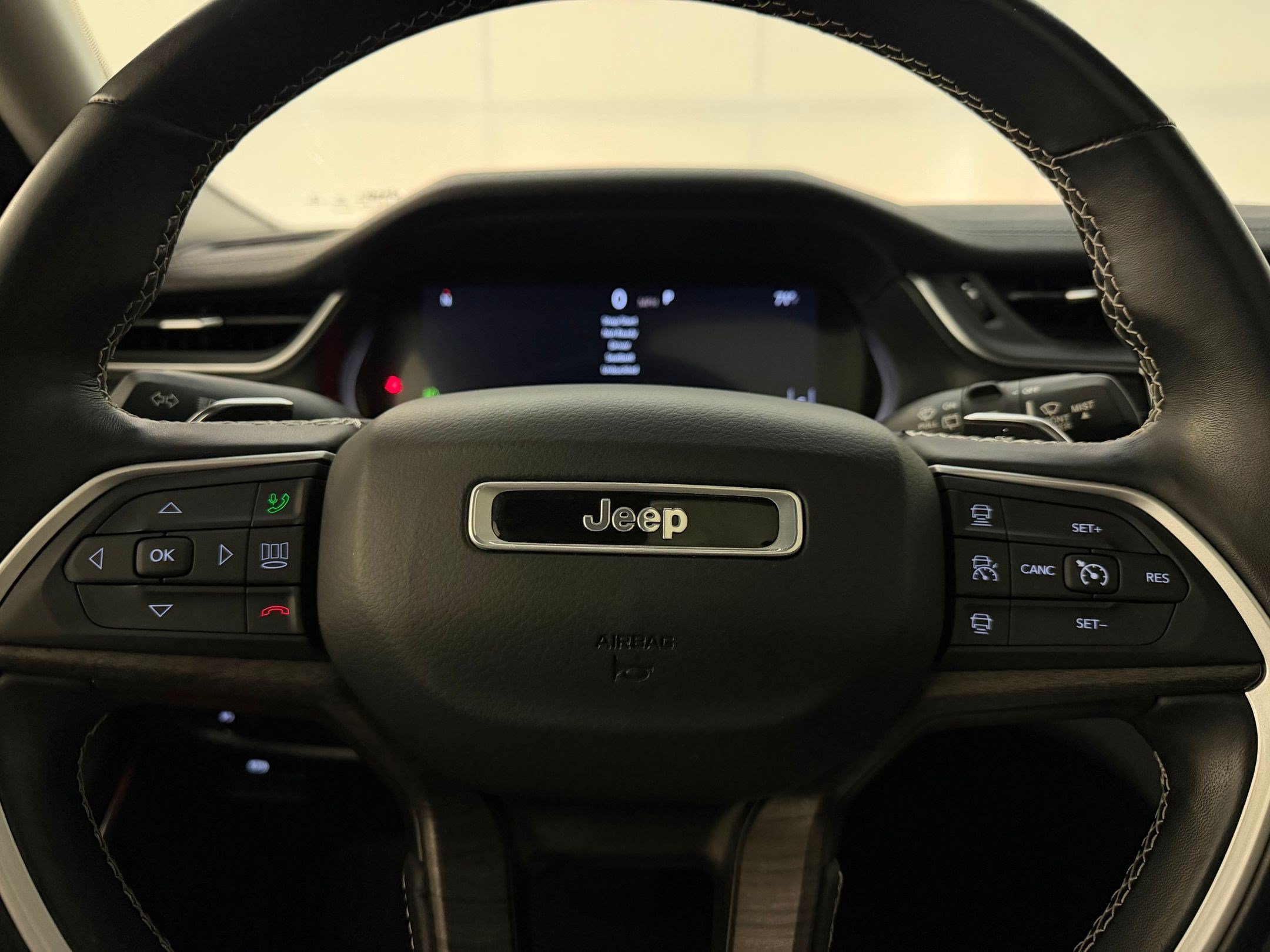 Used 2021 Jeep Grand Cherokee L Limited AWD/4WD image 11