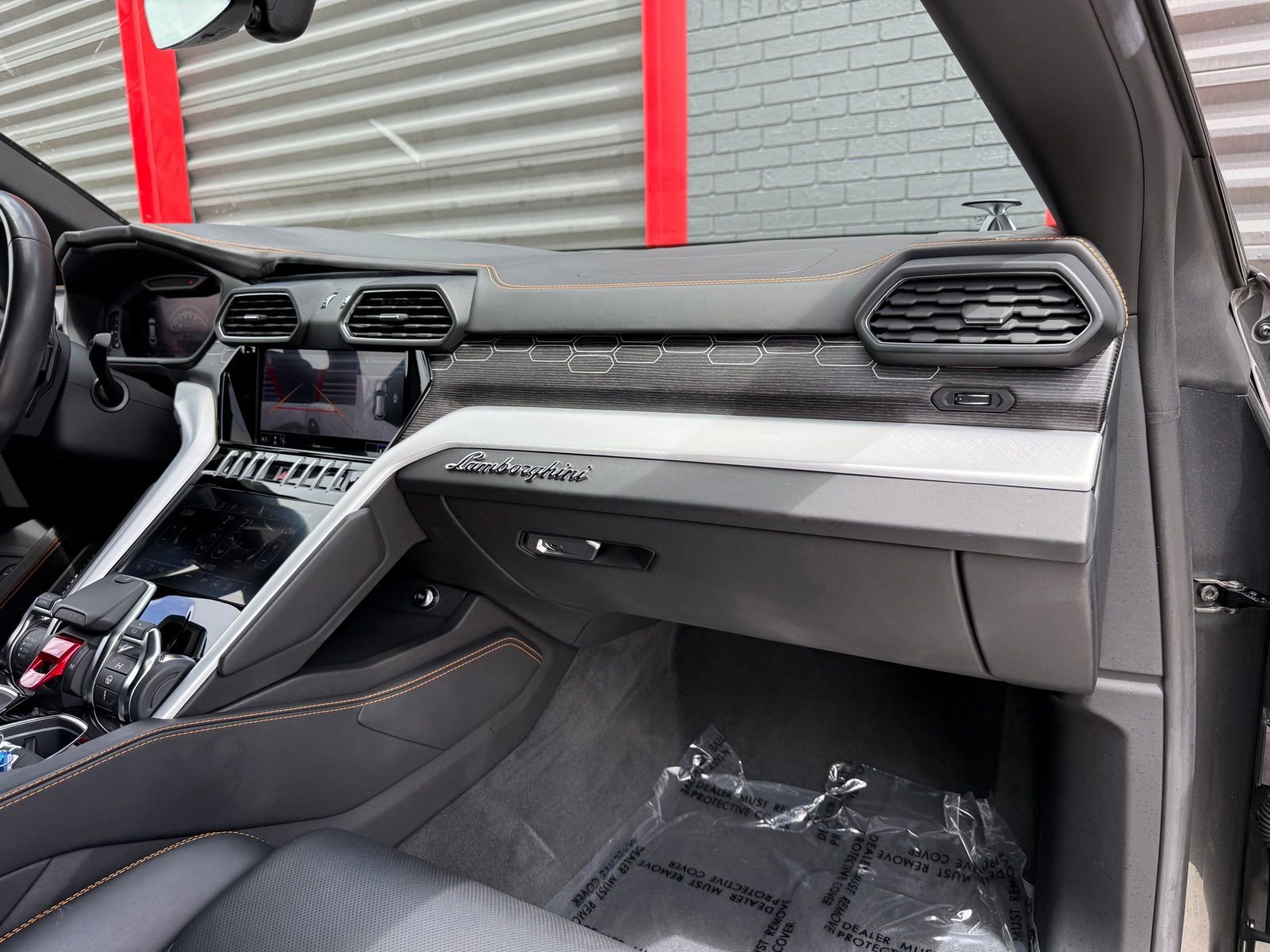 Used 2020 Lamborghini Urus image 21