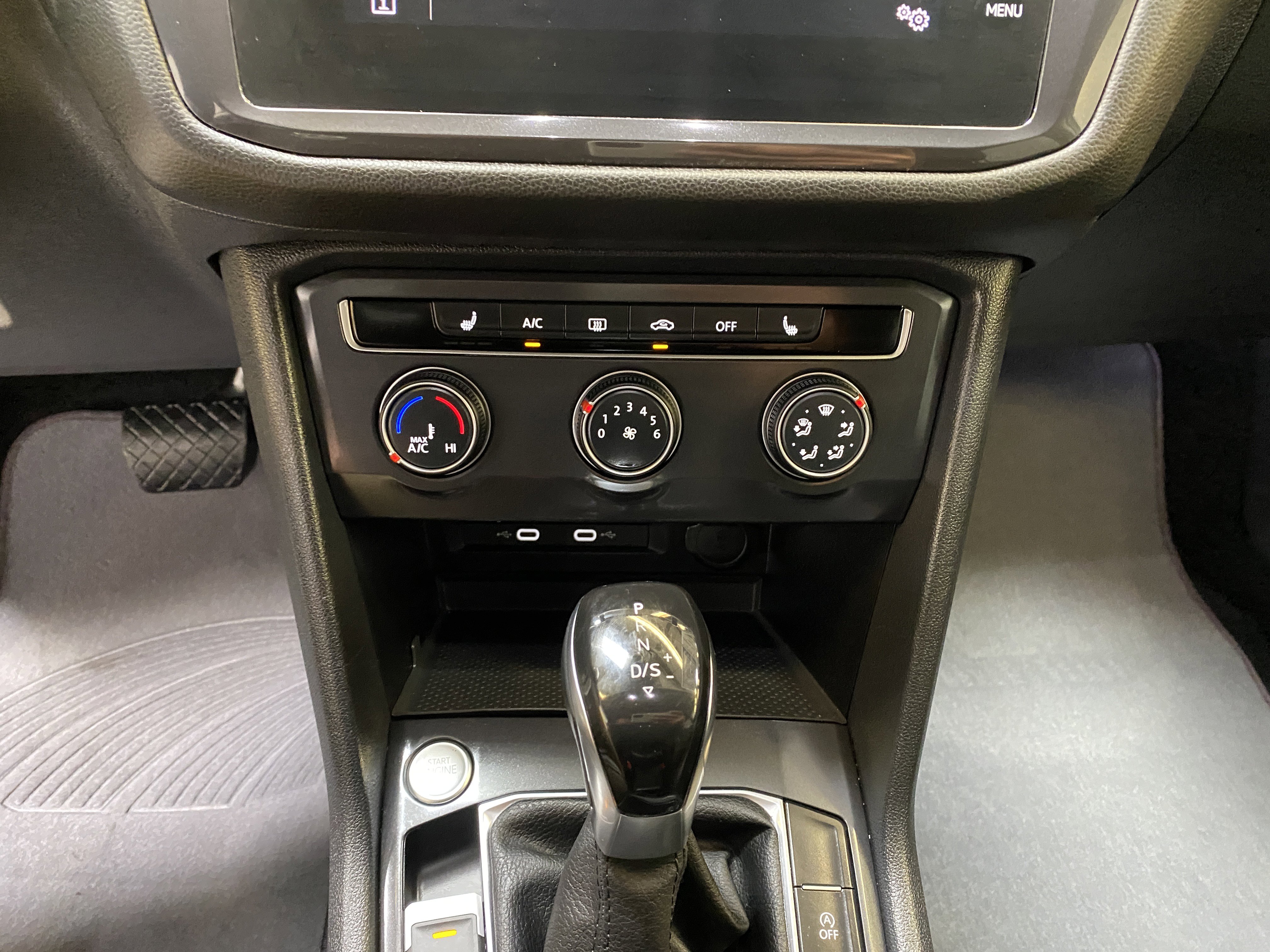 Used 2024 Volkswagen Tiguan SE image 42