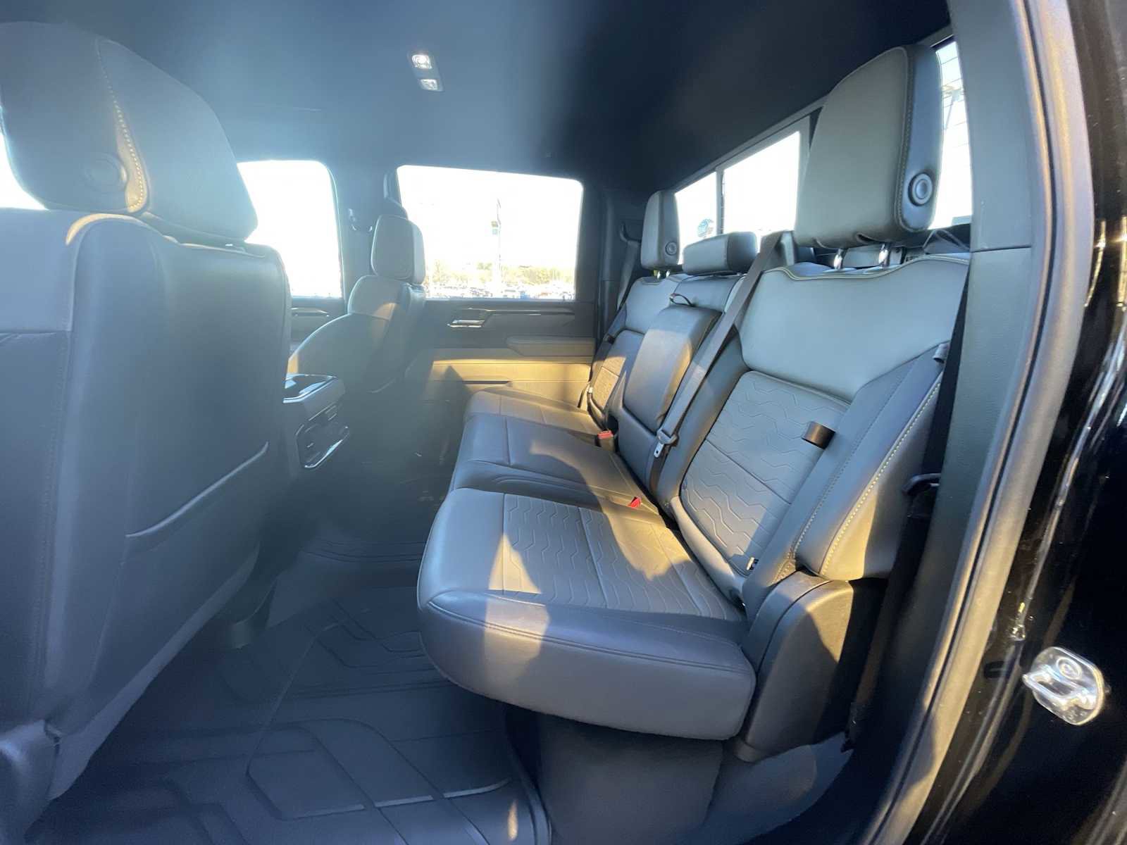 Used 2025 Chevrolet Silverado 2500 ZR2 w/ Technology Package image 25