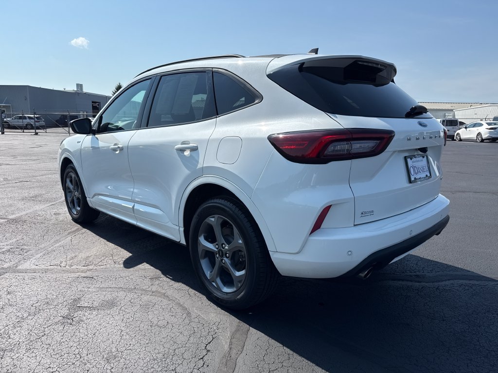 Used 2023 Ford Escape ST-Line w/ Tech Pack #1 AWD/4WD image 2