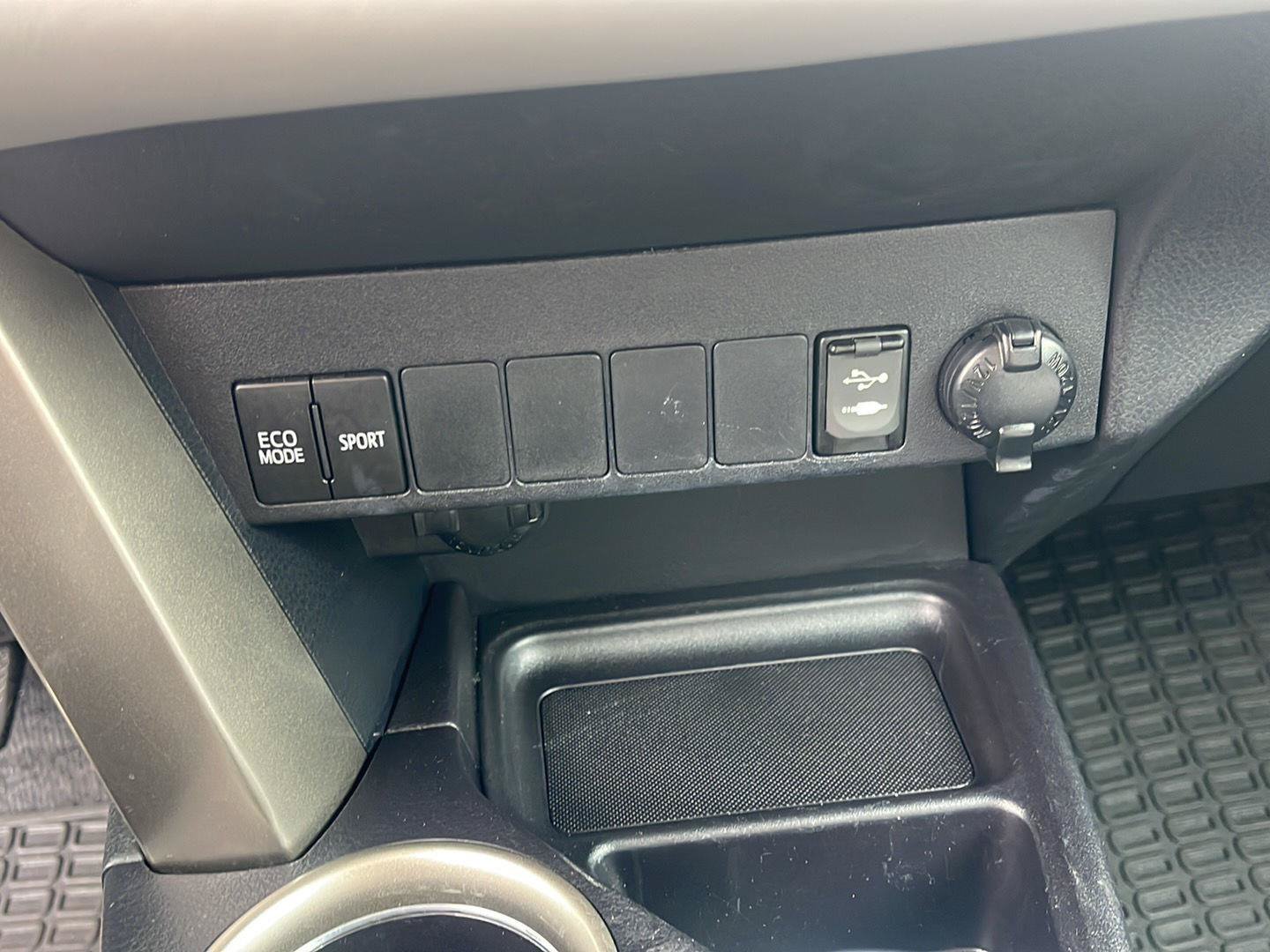 Used 2015 Toyota RAV4 XLE AWD/4WD image 26
