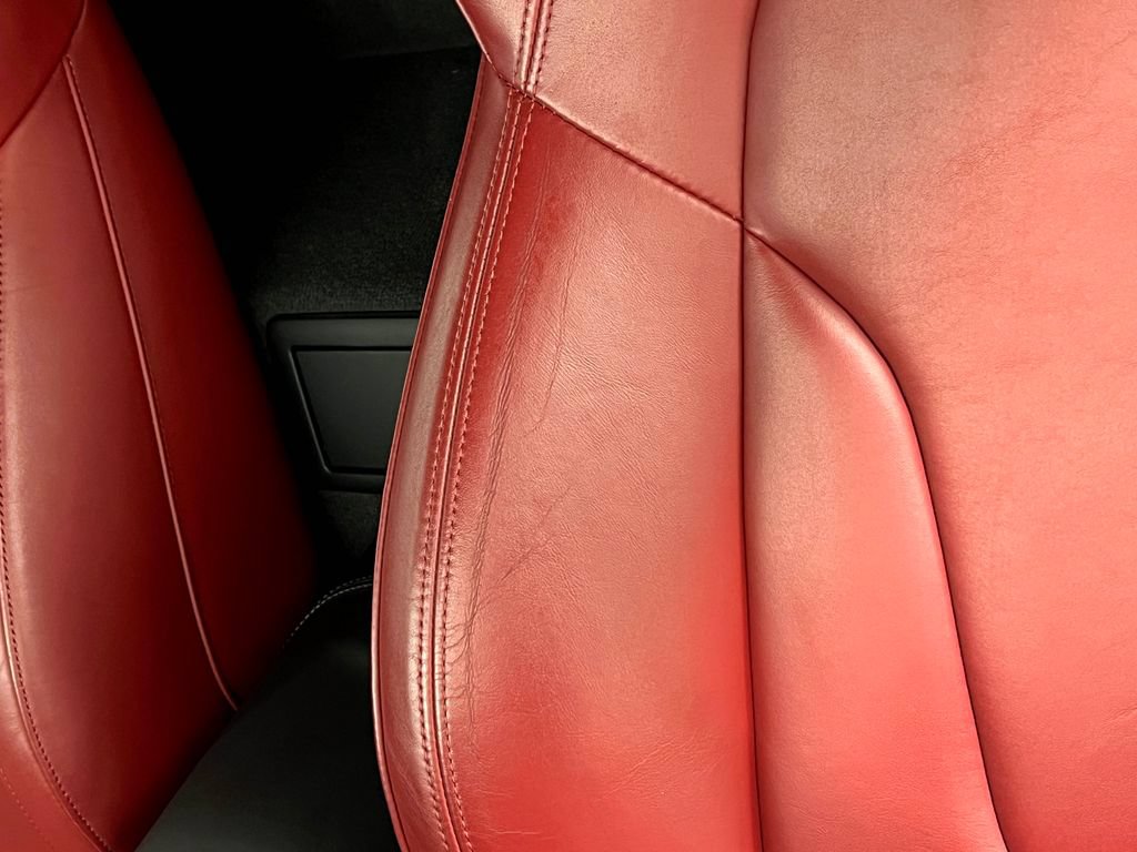 Used 2015 Audi R8 V8 w/ Extended Leather Package AWD/4WD image 17